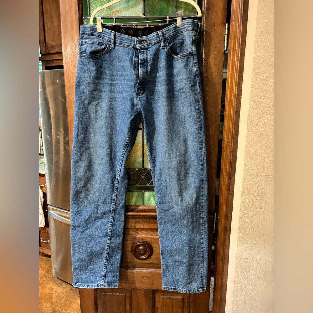Wrangler Men's Blue Straight-Leg Jeans